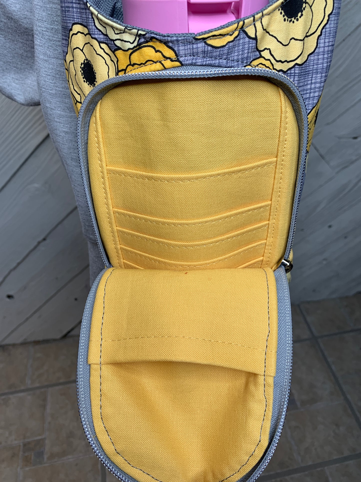 Water Bottle Bag with a Gray and Yellow Flowers Pattern