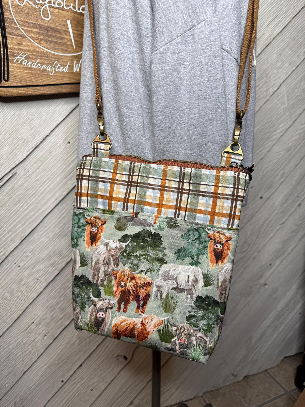 Highland cow crossbody purse, women's crossbody bag, hipster bag, messenger bag, adjustable crossbody bag, women's handbag