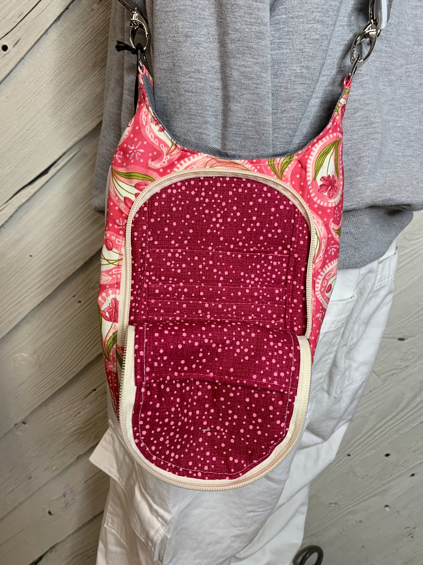 Water Bottle Bag with Pink and White Tulip Pattern