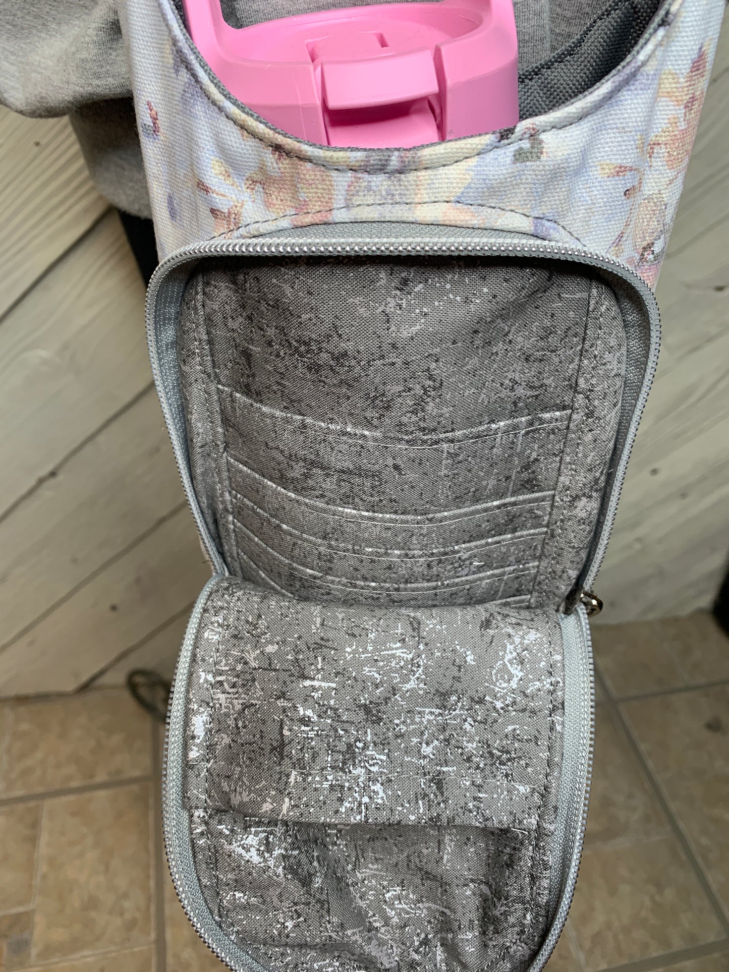 Water Bottle Bag with Gray and Purple Flower Pattern