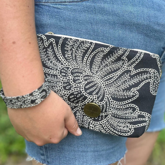 Black and Cream Flower Wristlet