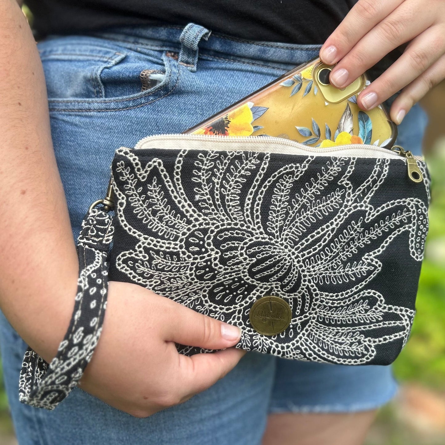 Black and Cream Flower Wristlet