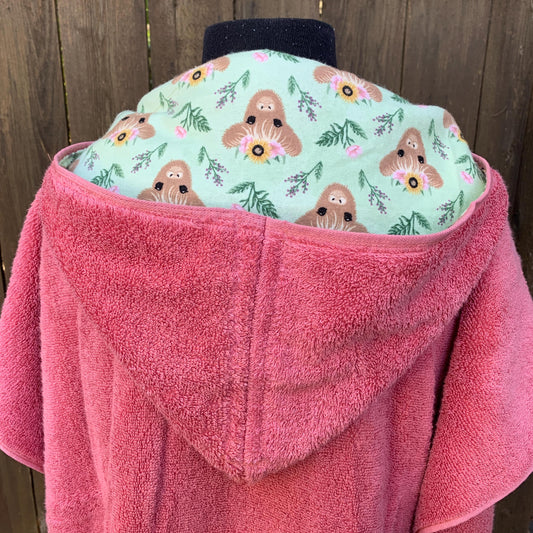 Girl hooded towel with highland cows - your choice of towel color, toddler hooded towel, kids towel, bath towel, personalized towel