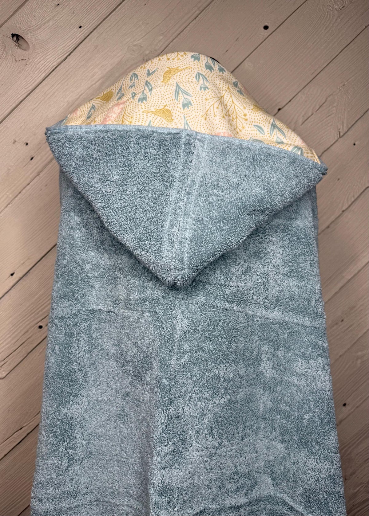 Girl hooded towel or poncho with rabbits and birds, girl hoodie towel, personalized kids beach towel, hooded towel poncho