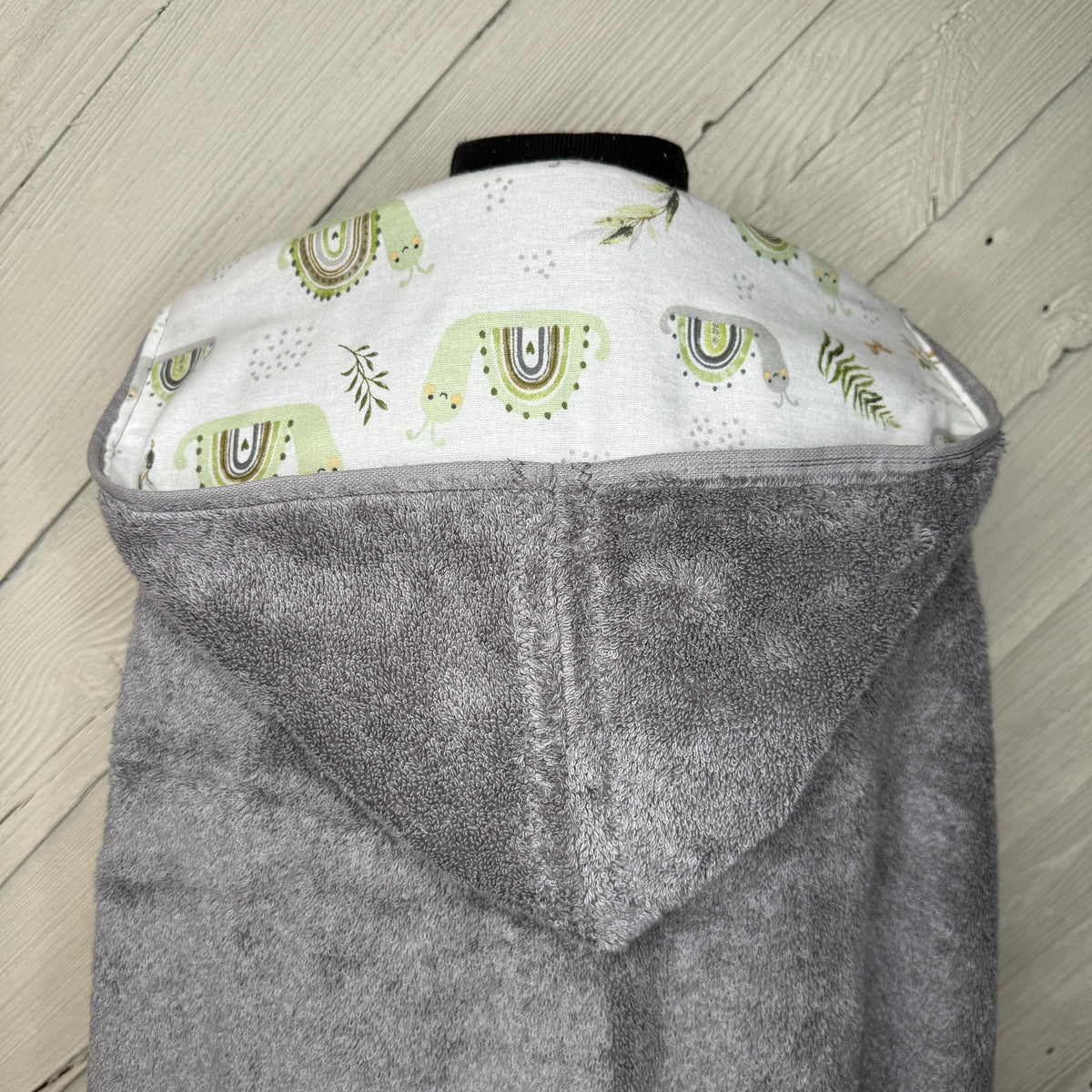 Hooded towel with snails and rainbows, baby bath towel, kid hooded bath towel, hooded baby towel, personalized bath towel