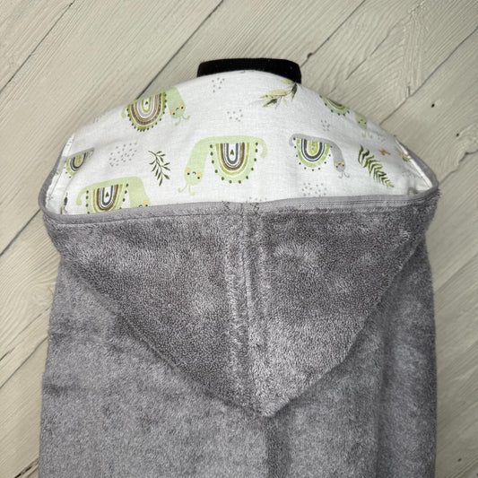 Hooded towel with snails and rainbows, baby bath towel, kid hooded bath towel, hooded baby towel, personalized bath towel