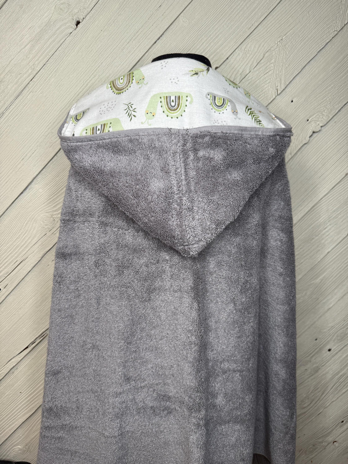 Hooded towel with snails and rainbows, baby bath towel, kid hooded bath towel, hooded baby towel, personalized bath towel