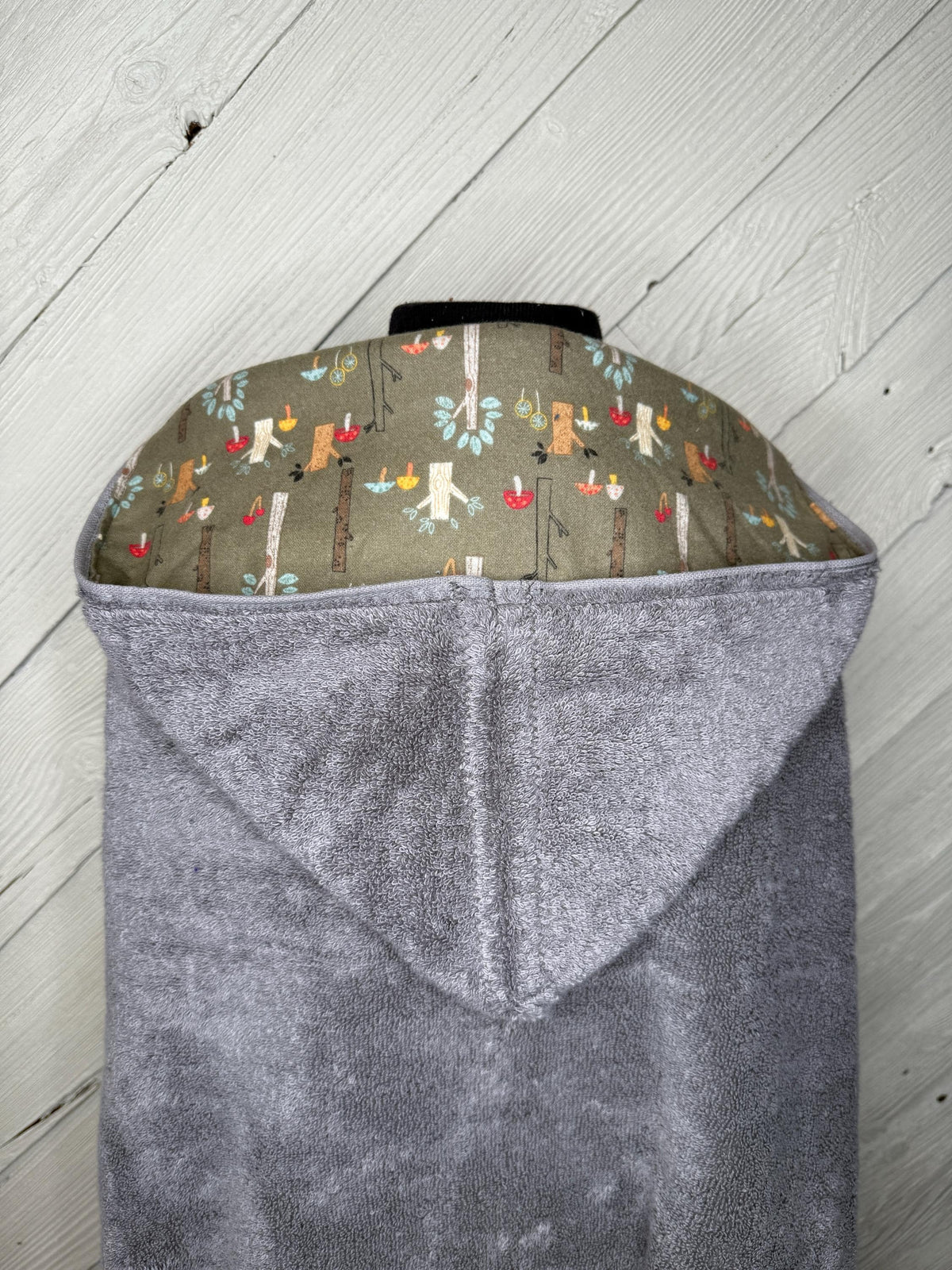 Kids hooded towel or hooded poncho towel with woodland animals and trees, personalized beach towel, boy bath towel, kids pool wrap,l
