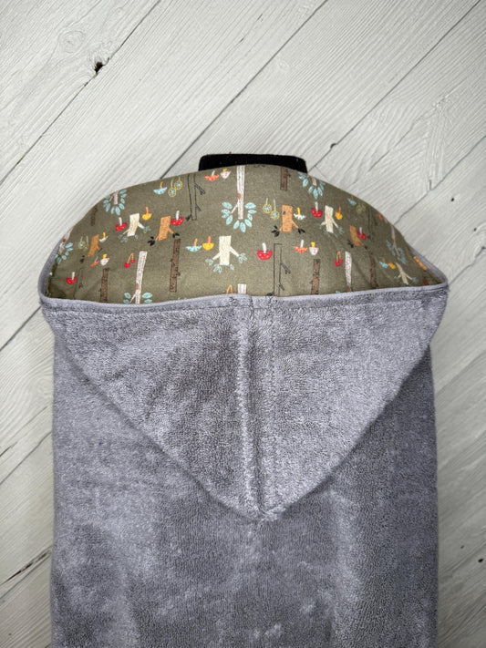 Kids hooded towel or hooded poncho towel with woodland animals and trees, personalized beach towel, boy bath towel, kids pool wrap,l