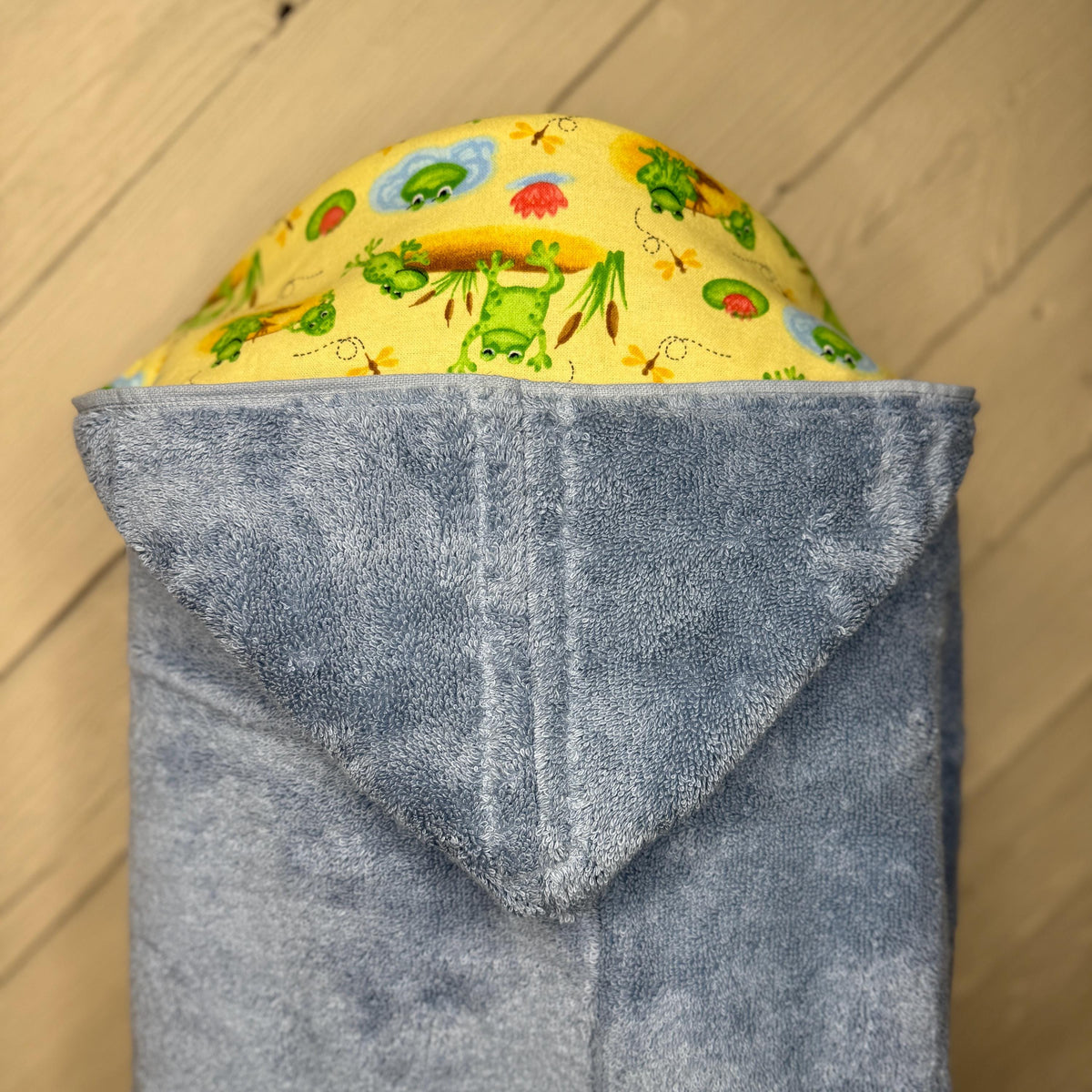 Hooded towel or hooded poncho towel with frogs, personalized beach towel, boy bath towel, kids pool wrap, toddler beach