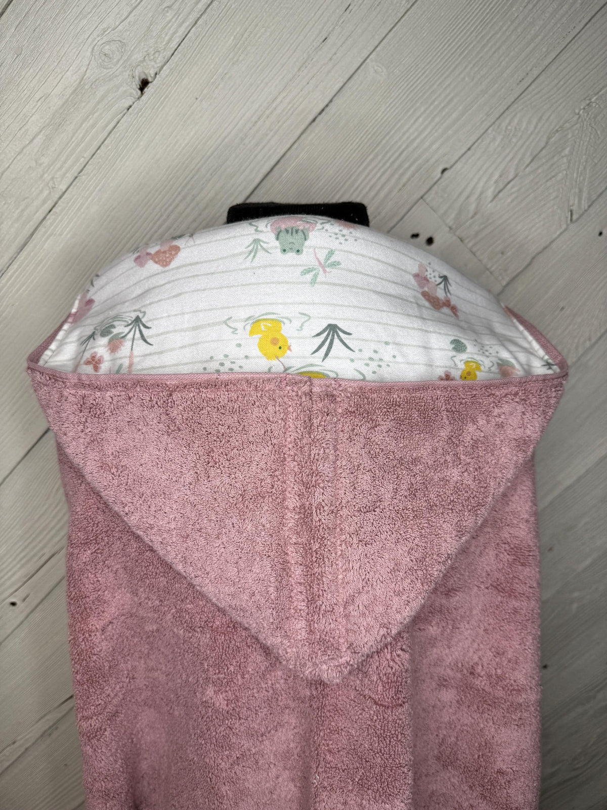 Girl hooded towel with mushrooms, frogs and ducks - your choice of towel color, toddler hooded towel, kids towel, personalized towel
