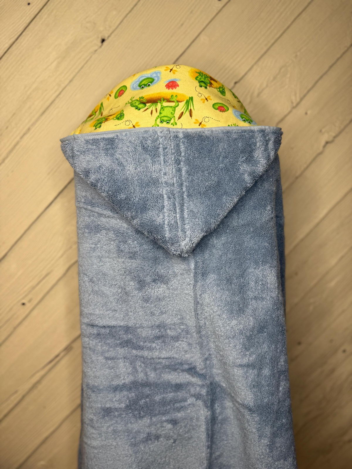 Hooded towel or hooded poncho towel with frogs, personalized beach towel, boy bath towel, kids pool wrap, toddler beach