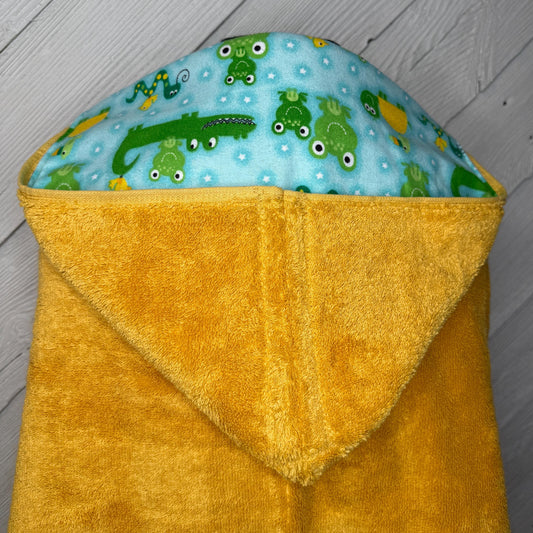 Hooded towel or hooded poncho towel with frogs, personalized beach towel, boy bath towel, kids pool wrap, toddler beach