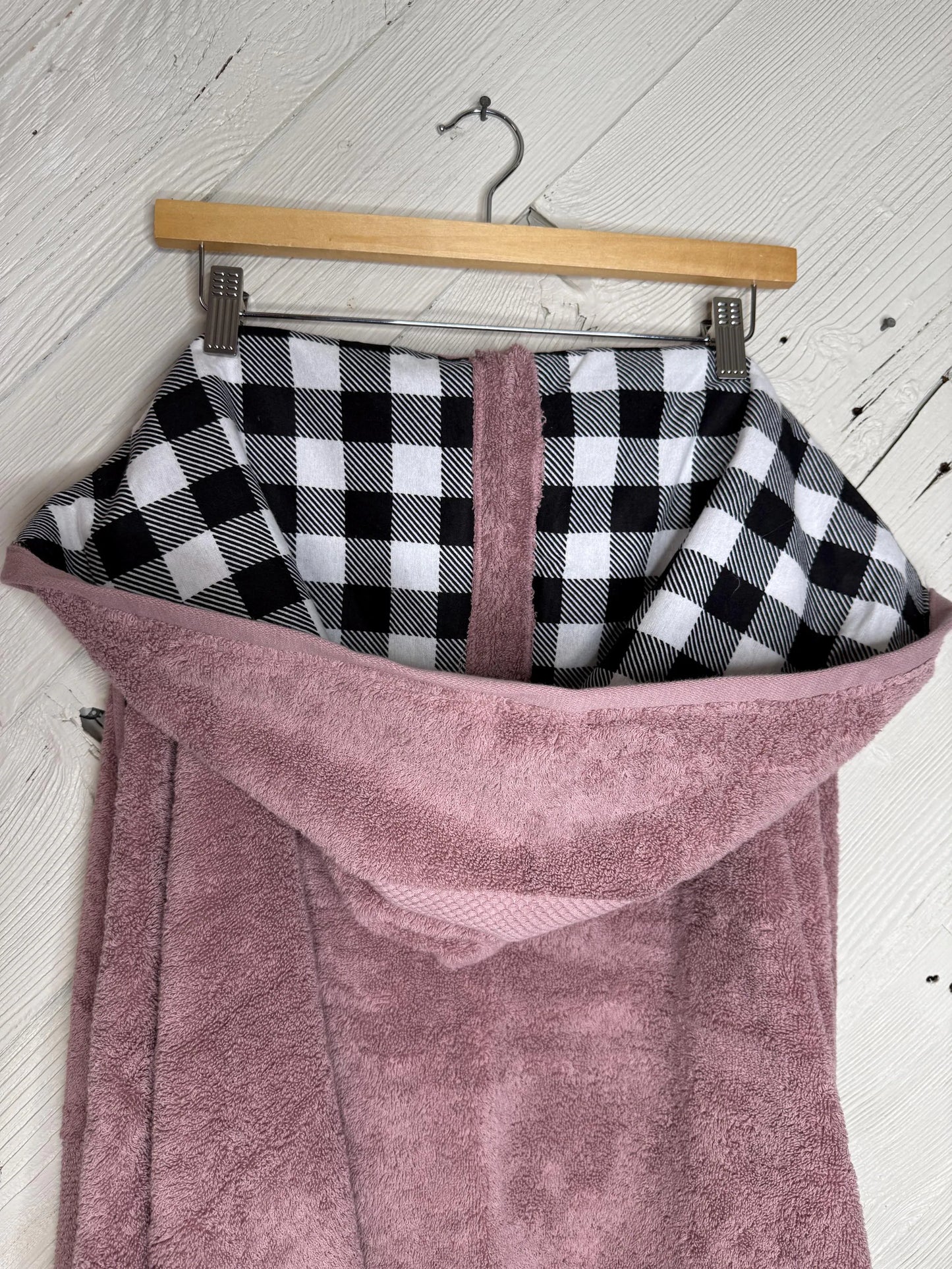 Mauve Adult Hooded Bath Towel Black/White Plaid Print Flannel Hood Lining