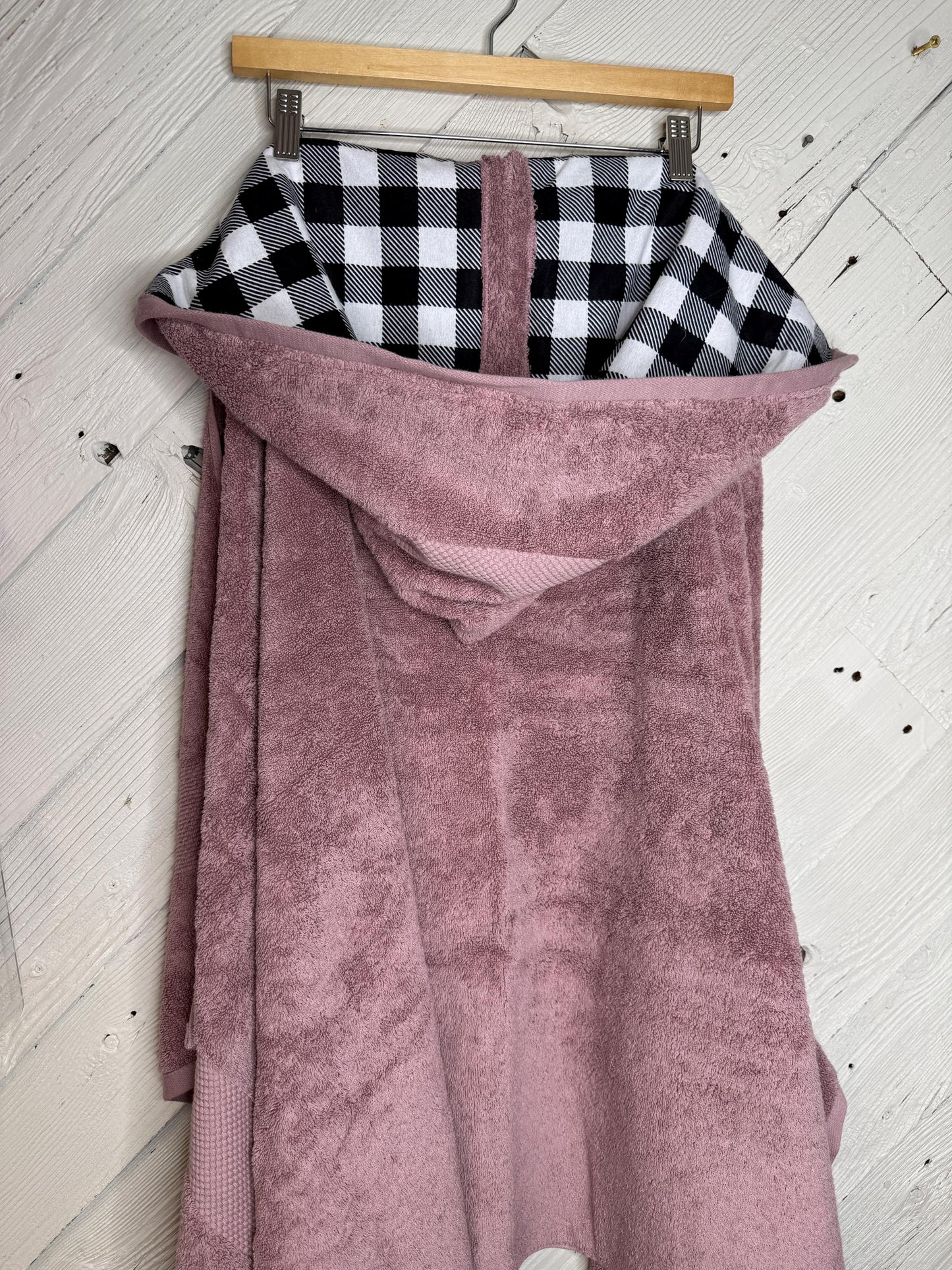 Mauve Adult Hooded Bath Towel Black/White Plaid Print Flannel Hood Lining