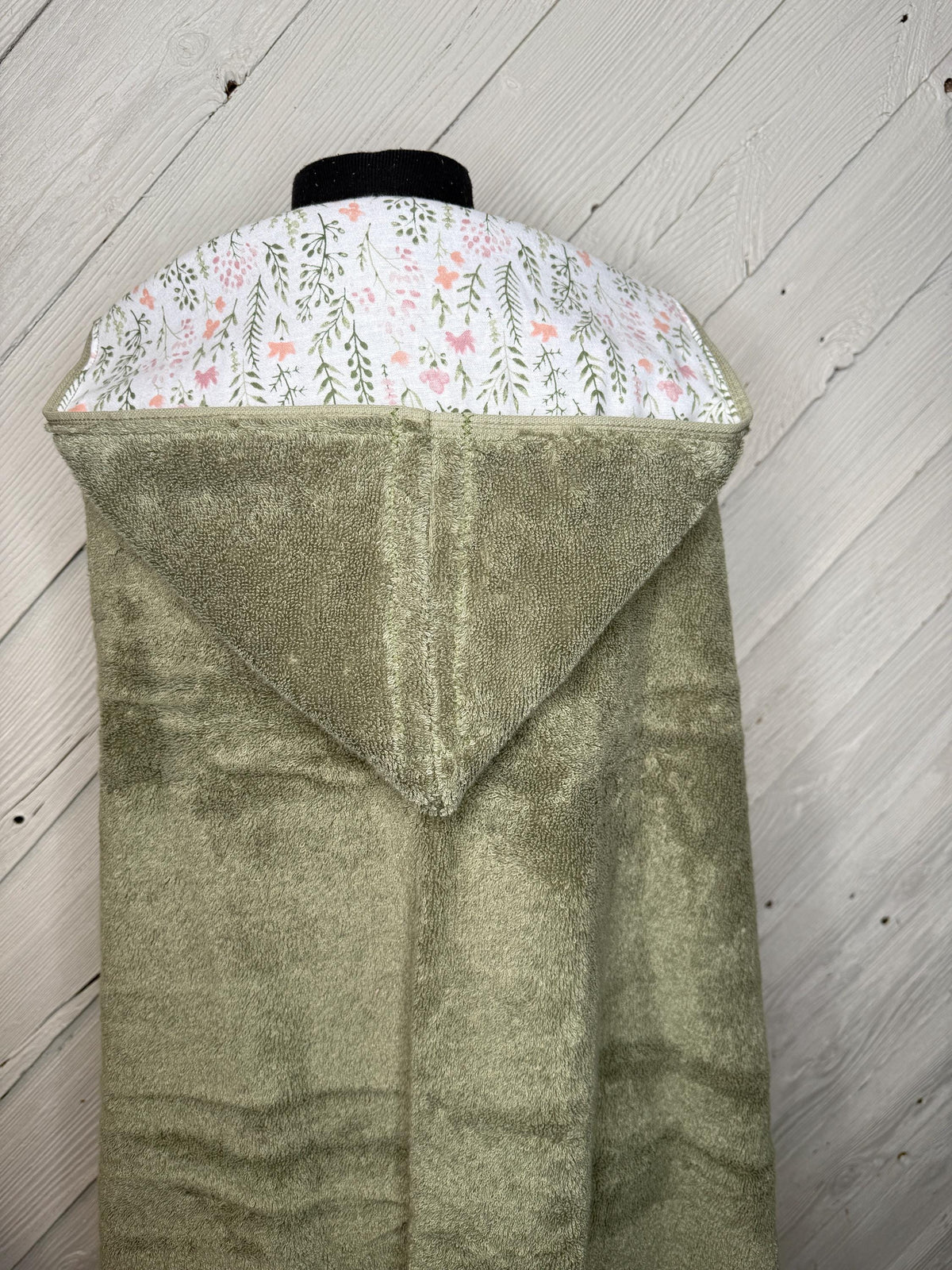 Girl hooded towel with flowers-your choice of towel color, toddler hooded towel, kids towel, bath towel, personalized towel