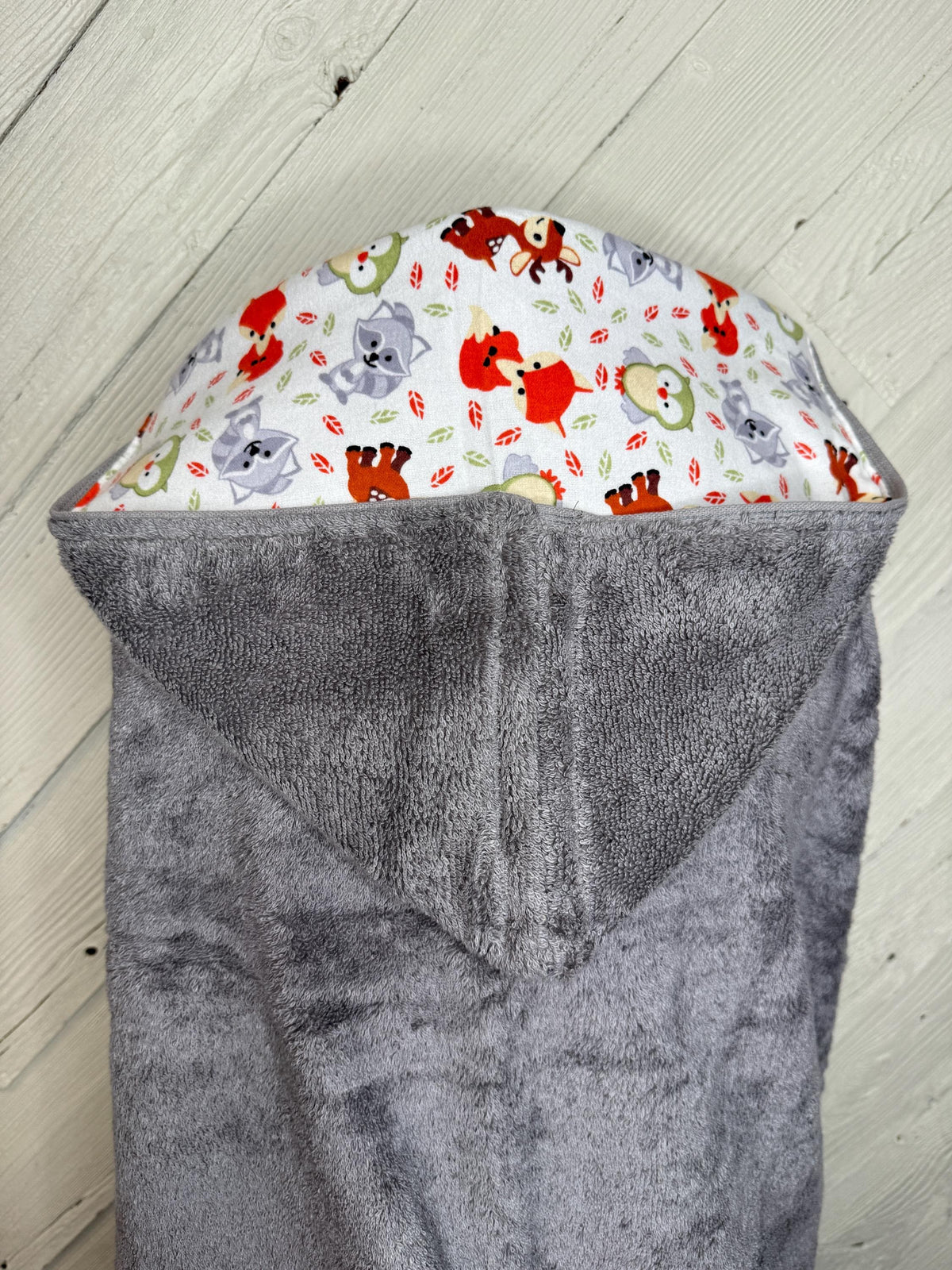 Kids hooded towel or hooded poncho towel with woodland animals, personalized beach towel, boy bath towel, kids pool wrap, toddler beach