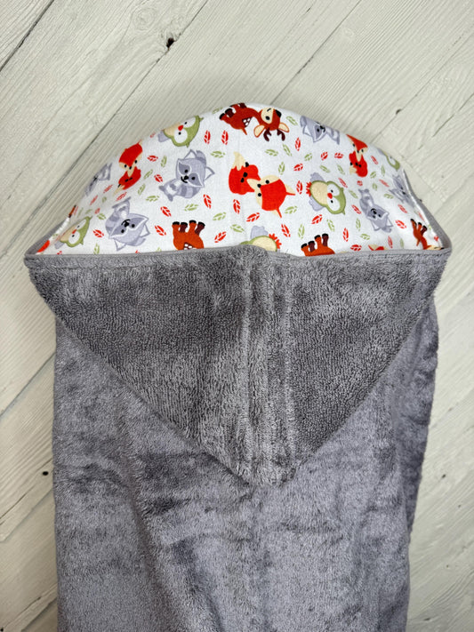 Kids hooded towel or hooded poncho towel with woodland animals, personalized beach towel, boy bath towel, kids pool wrap, toddler beach